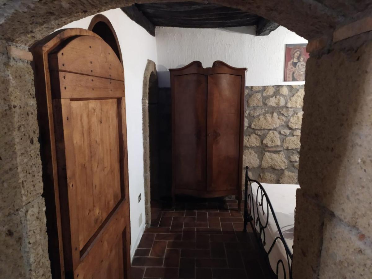 La Chascona Di Farnese Casa Di Tufo Nel Borgo Daire Dış mekan fotoğraf