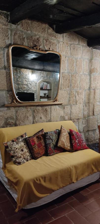 La Chascona Di Farnese Casa Di Tufo Nel Borgo Daire Dış mekan fotoğraf
