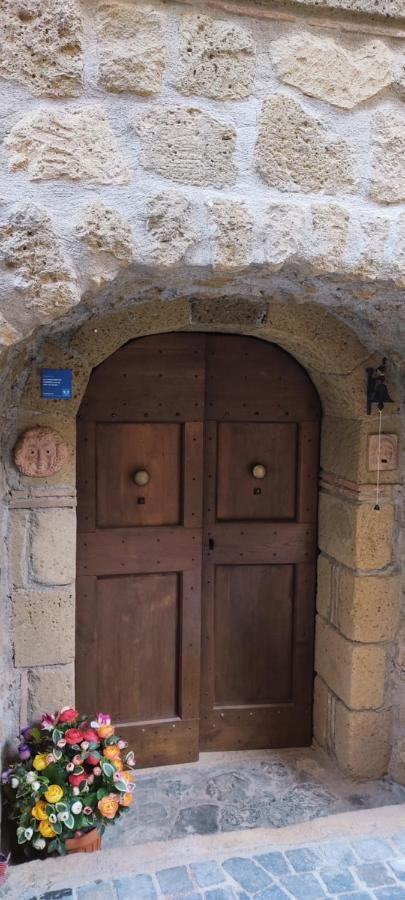 La Chascona Di Farnese Casa Di Tufo Nel Borgo Daire Dış mekan fotoğraf