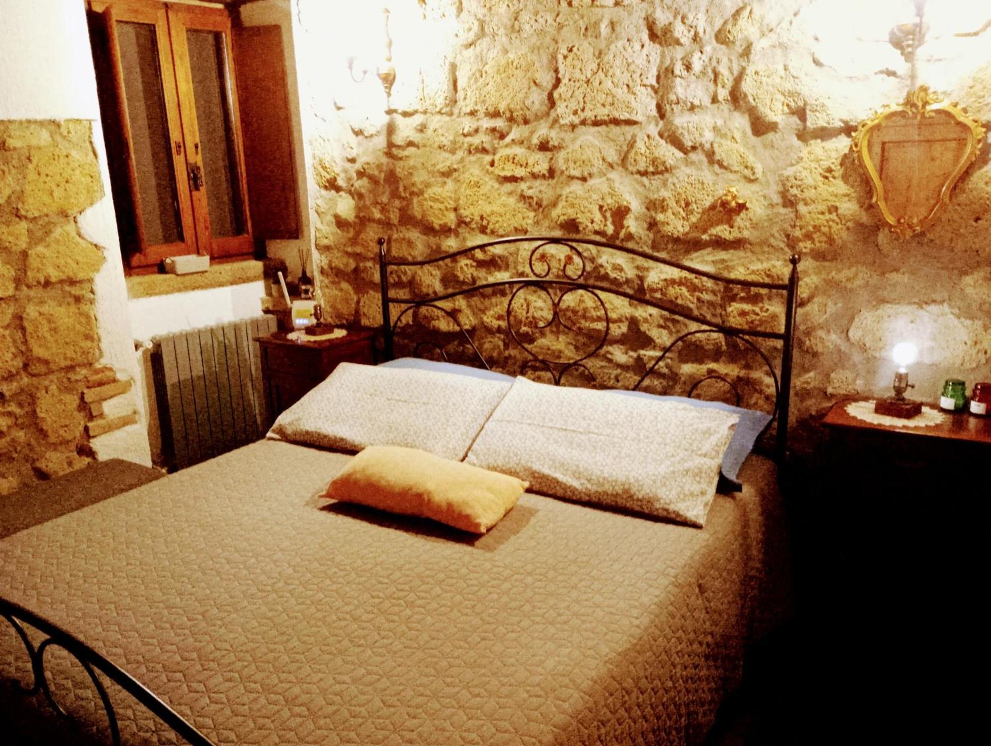 La Chascona Di Farnese Casa Di Tufo Nel Borgo Daire Dış mekan fotoğraf